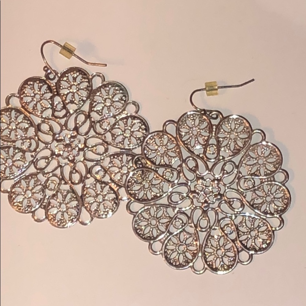 Fashion silver round flower earrings